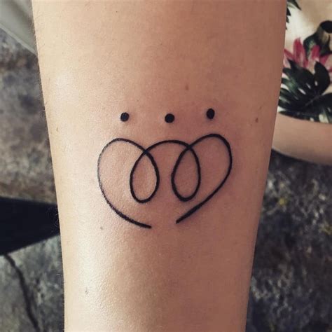 tattoo für die schwester|Familien Tattoo Ideen: Symbole der Zusammengehörigkeit.